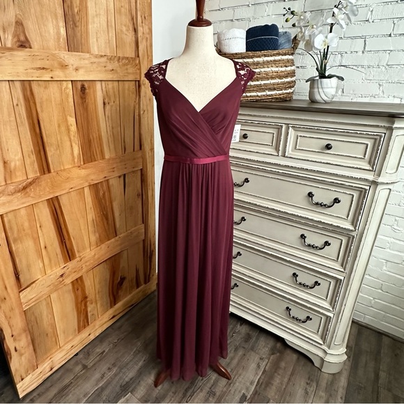 NWT! $180 David's Bridal Long Mesh Dress with Lace Cap Sleeves A- line Skirt - Picture 3 of 9